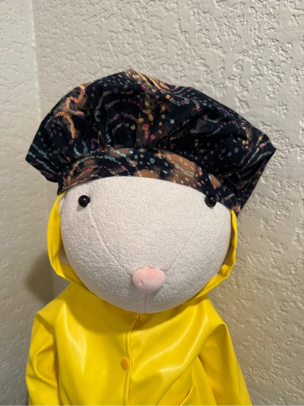 Surgical scrub hat in circular pattern